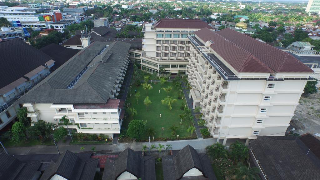 Lombok Raya Hotel Mataram Exteriör bild